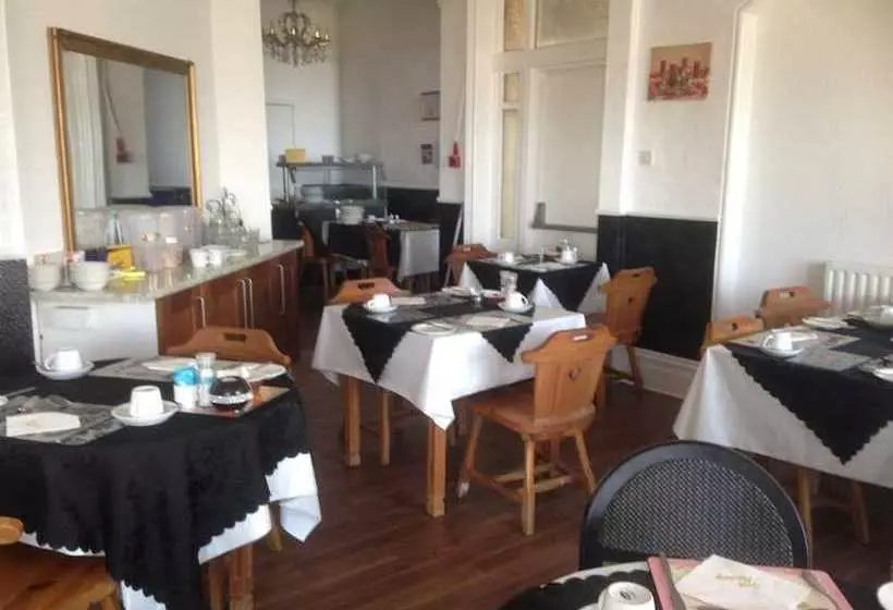 Anzy Panzy Hotel And Apartments