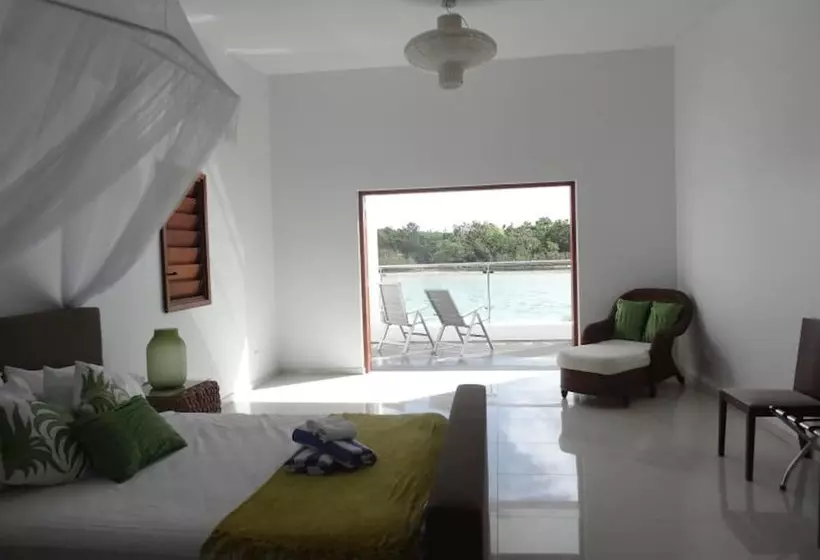 Paradise Point Escape