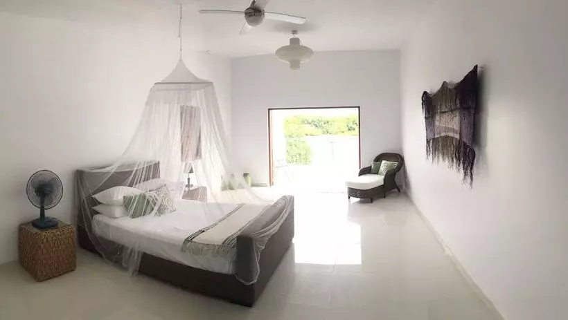 Paradise Point Escape