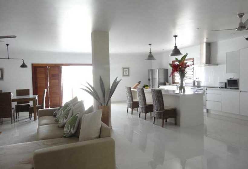 Paradise Point Escape