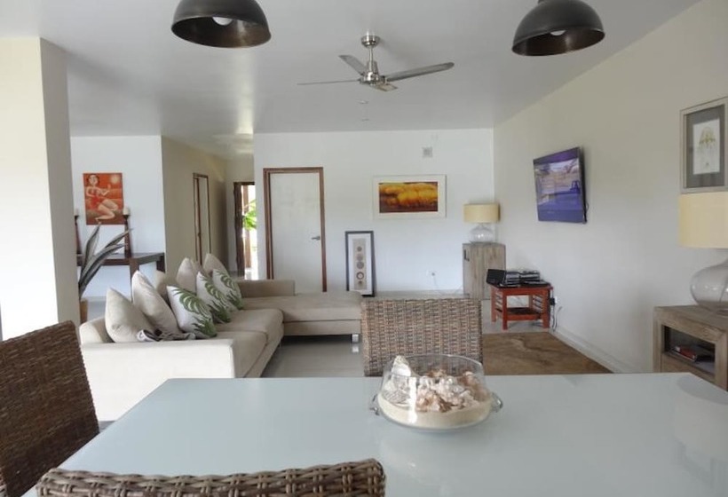 Paradise Point Escape