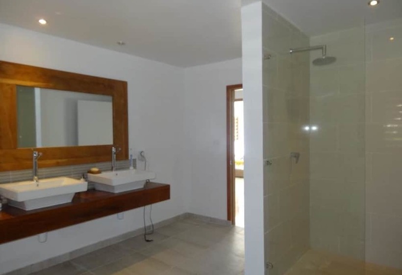 Paradise Point Escape