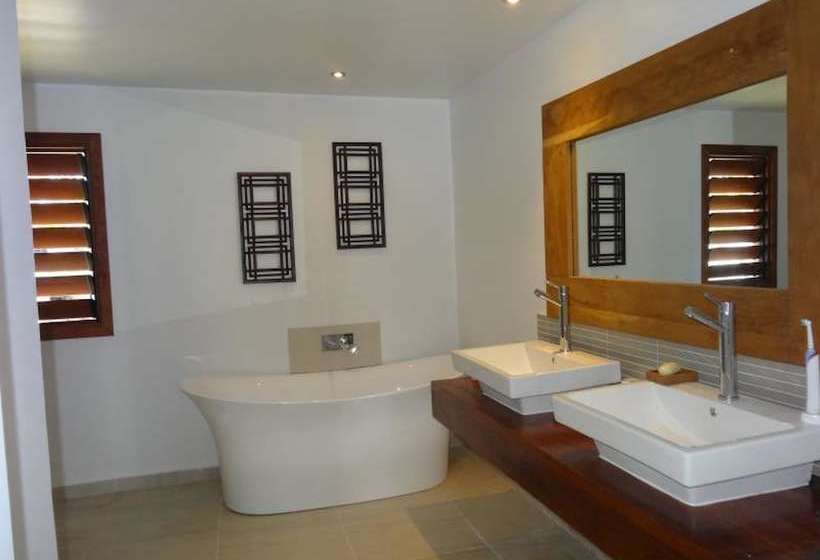 Paradise Point Escape