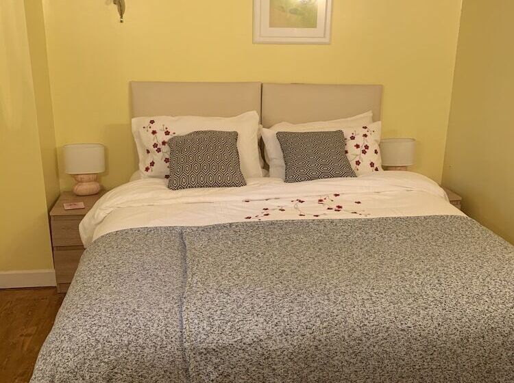 펜션 Ffos Y Ffin   Ascension In The Fields