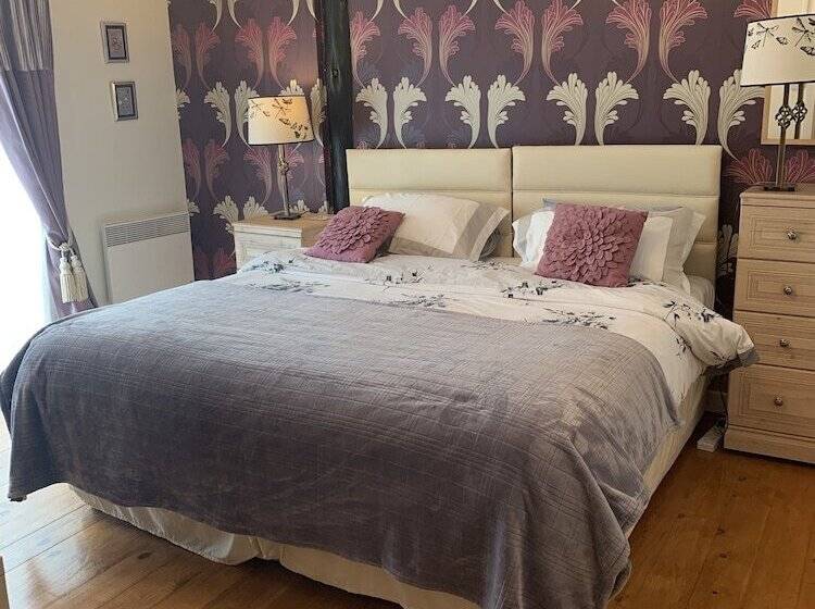 펜션 Ffos Y Ffin   Ascension In The Fields