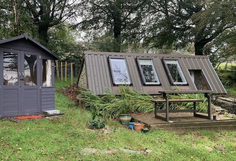 펜션 Ffos Y Ffin   Ascension In The Fields