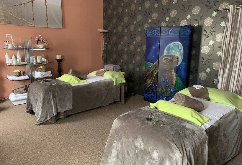 펜션 Ffos Y Ffin   Ascension In The Fields