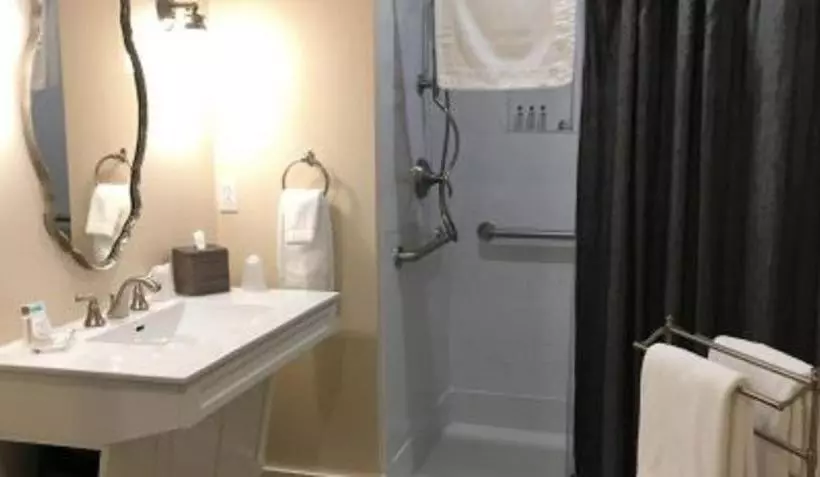Russell House Bed And Breakfast