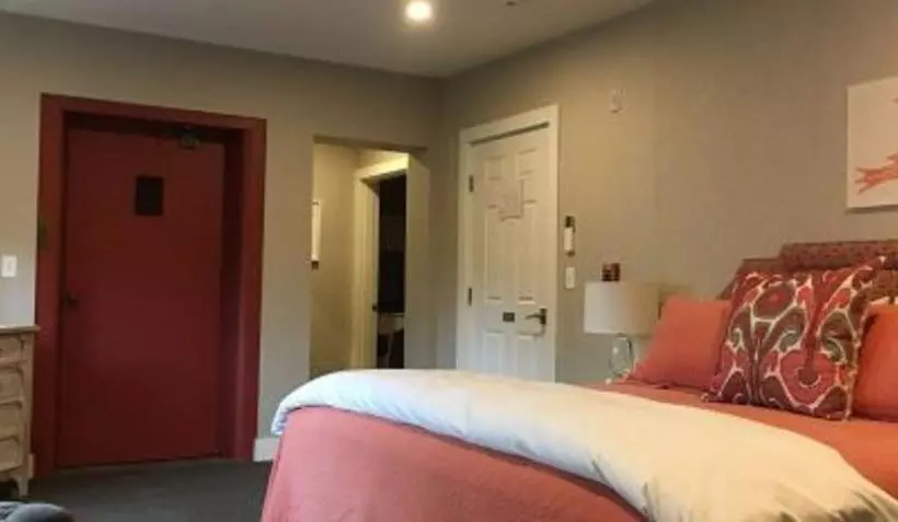 Russell House Bed And Breakfast