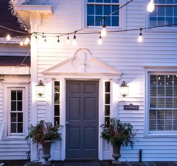 Russell House Bed And Breakfast