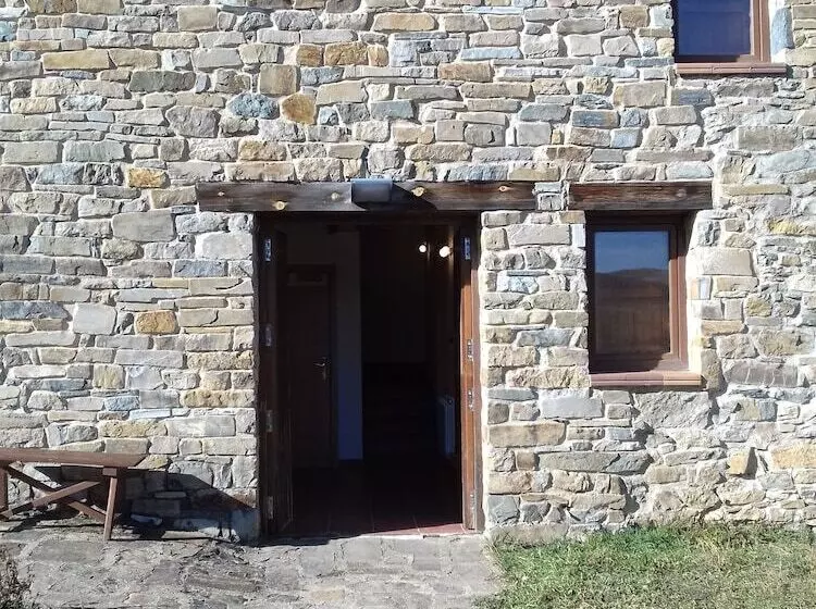 Albergue Corral De La Peña   Hostel