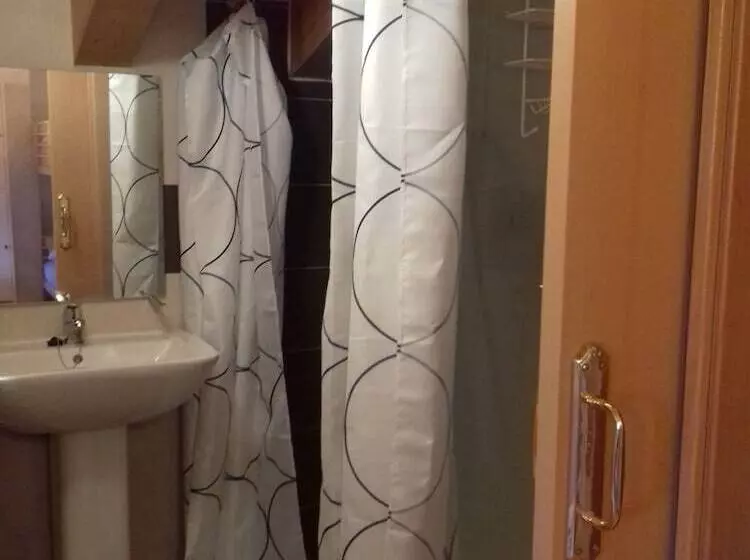 Albergue Corral De La Peña   Hostel