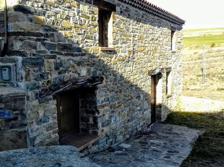 Albergue Corral De La Peña   Hostel