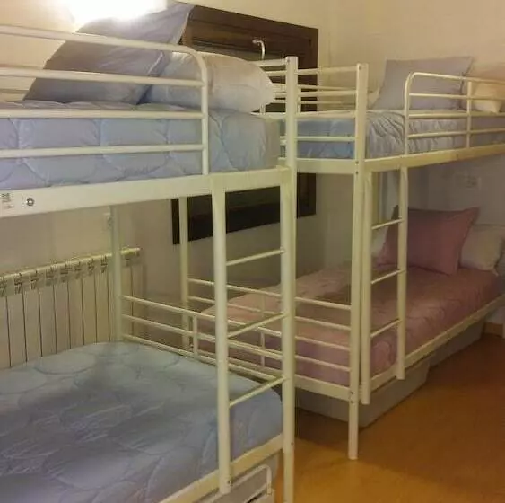 Albergue Corral De La Peña   Hostel