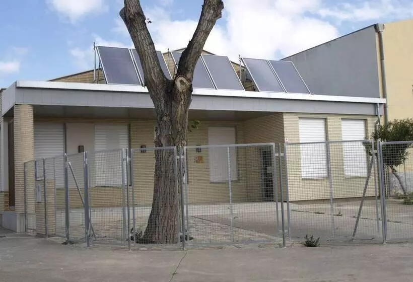 Albergue De Cabanillas   Hostel