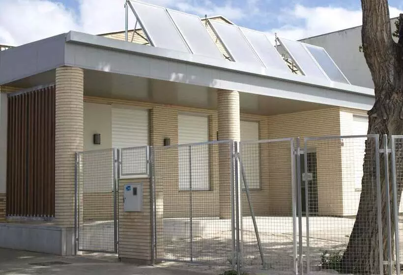 Albergue De Cabanillas   Hostel