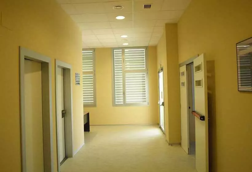 Albergue De Cabanillas   Hostel