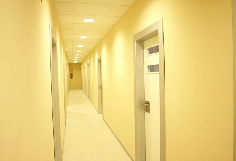 Albergue De Cabanillas Hostel