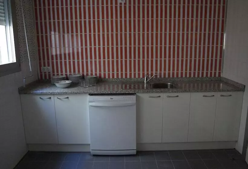 Albergue De Cabanillas   Hostel