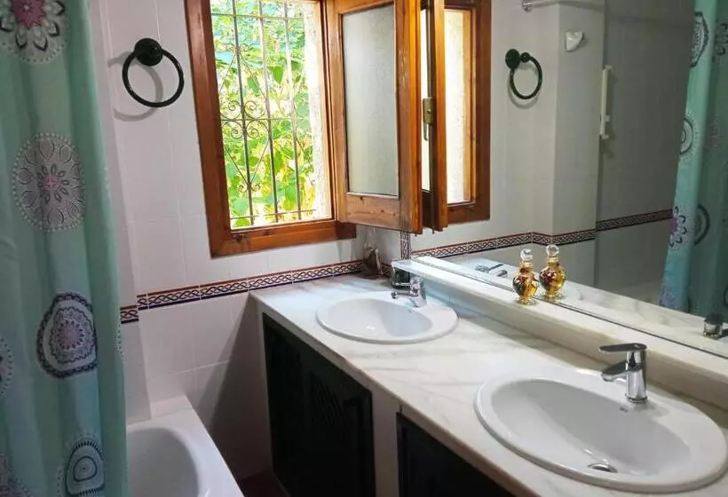 Aamiaismajoitus (B&B) Valle Y Mar, Casa De Huéspedes