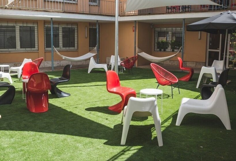 Mi Casa Inn Residencia Moncloa Hostel