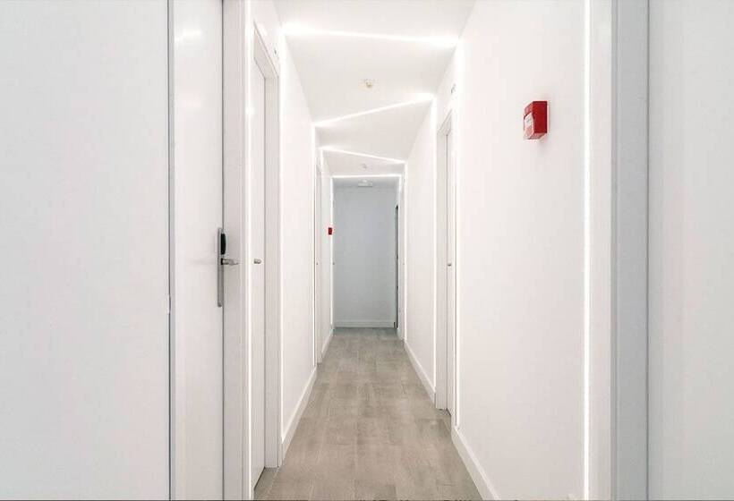 Mi Casa Inn Residencia Moncloa Hostel