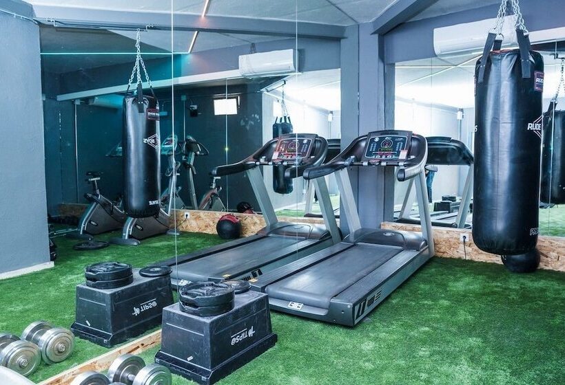 Mi Casa Inn Residencia Moncloa Hostel