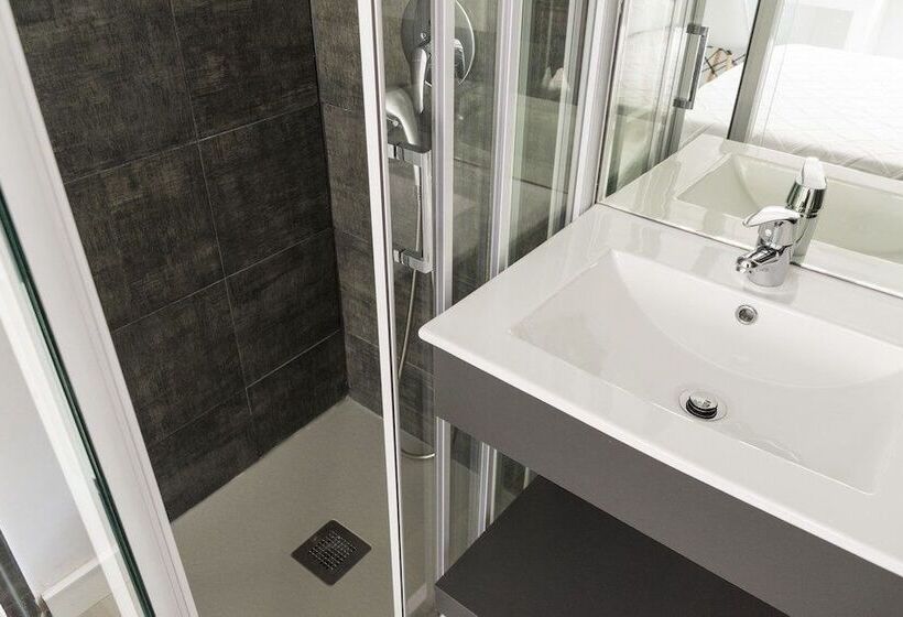 Mi Casa Inn Residencia Moncloa Hostel