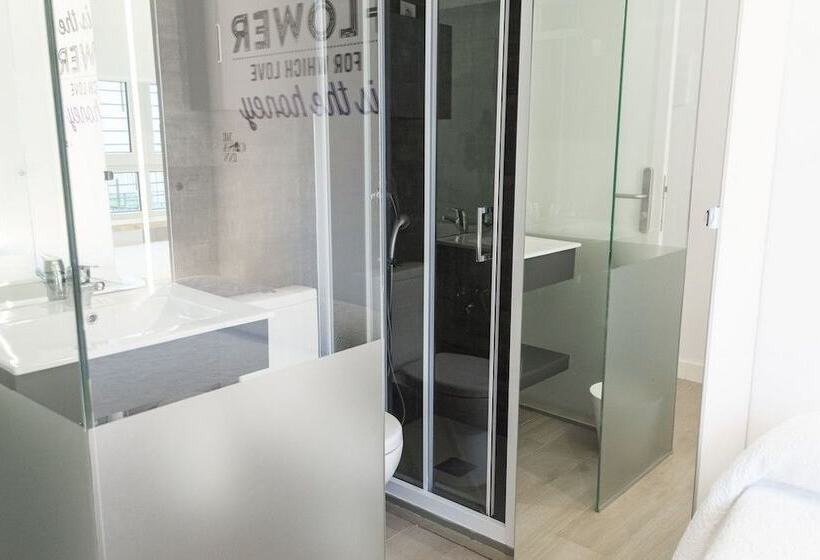 Mi Casa Inn Residencia Moncloa Hostel