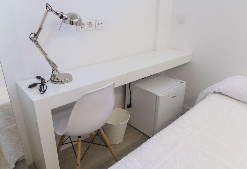 Mi Casa Inn Residencia Moncloa Hostel