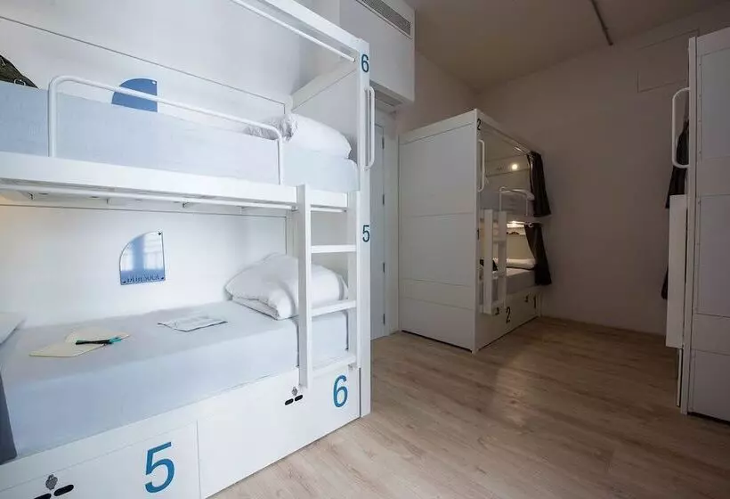 Room00 Gran Vía Hostel