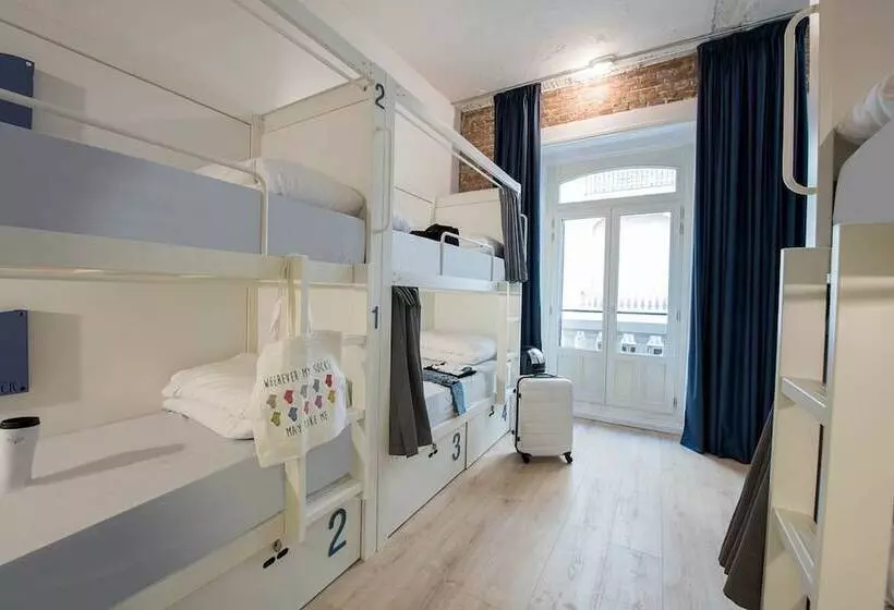 Room00 Gran Vía Hostel