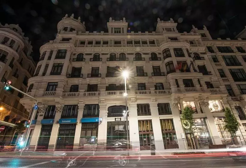 Room00 Gran Vía Hostel