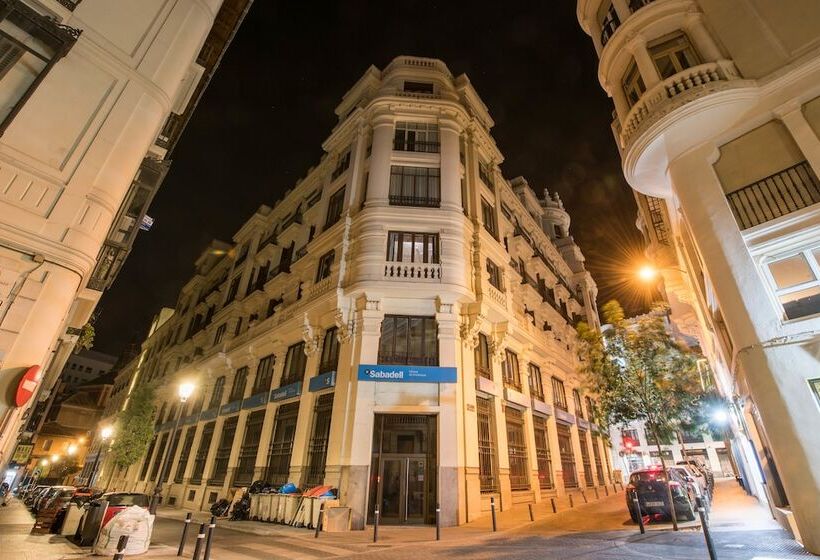 Room00 Gran Vía Hostel