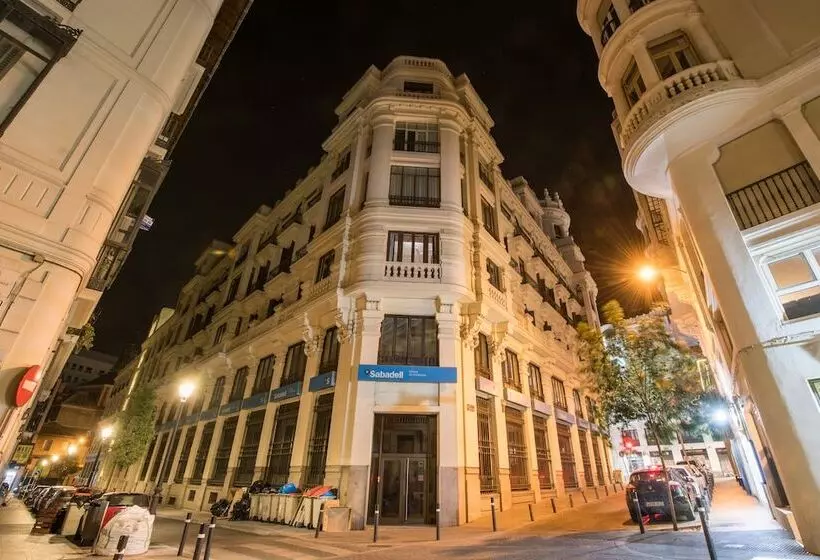 Room00 Gran Vía Hostel