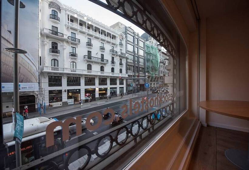 Room00 Gran Vía Hostel