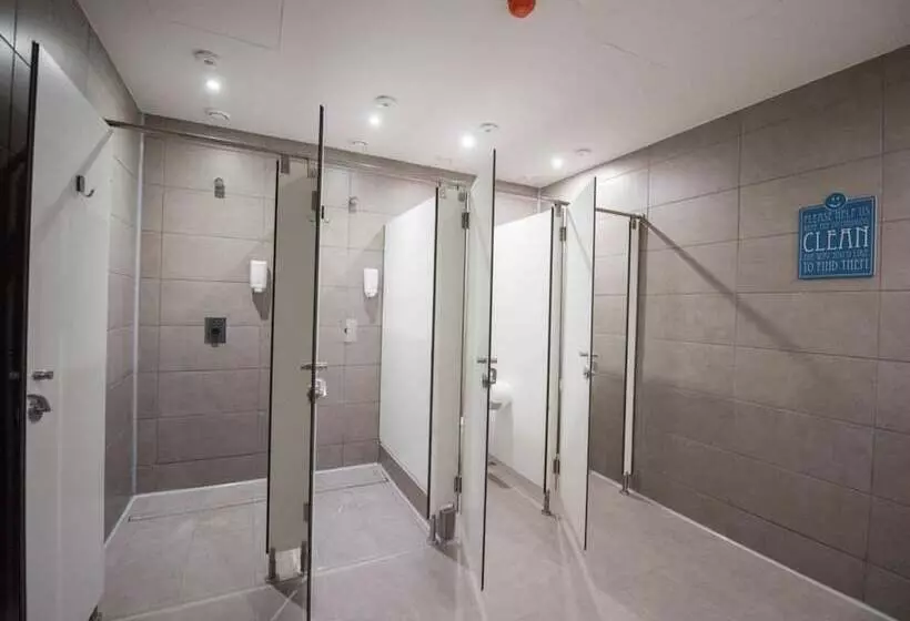 Room00 Gran Vía Hostel