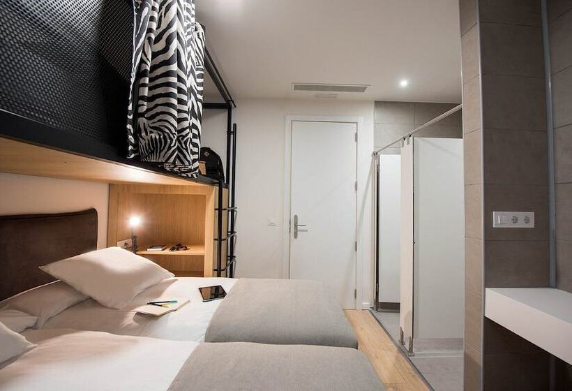 Room00 Gran Vía Hostel