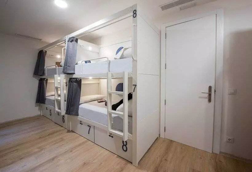 Room00 Gran Vía Hostel