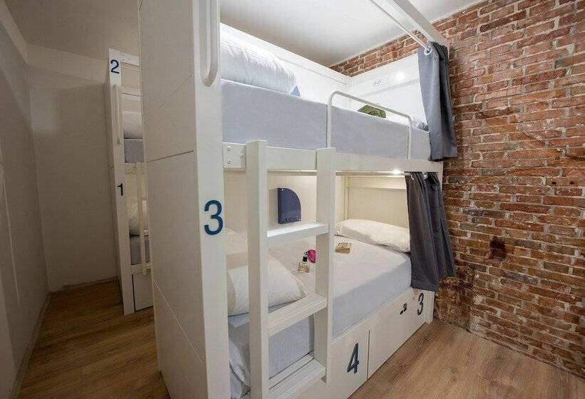 Room00 Gran Vía Hostel