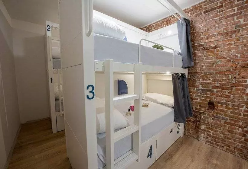 Room00 Gran Vía Hostel