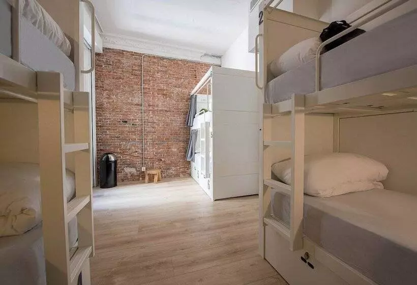 Room00 Gran Vía Hostel