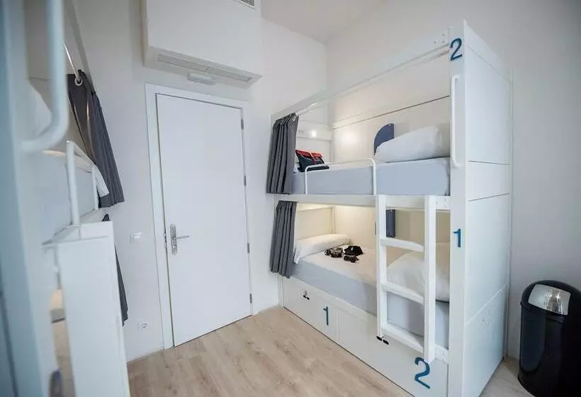 Room00 Gran Vía Hostel