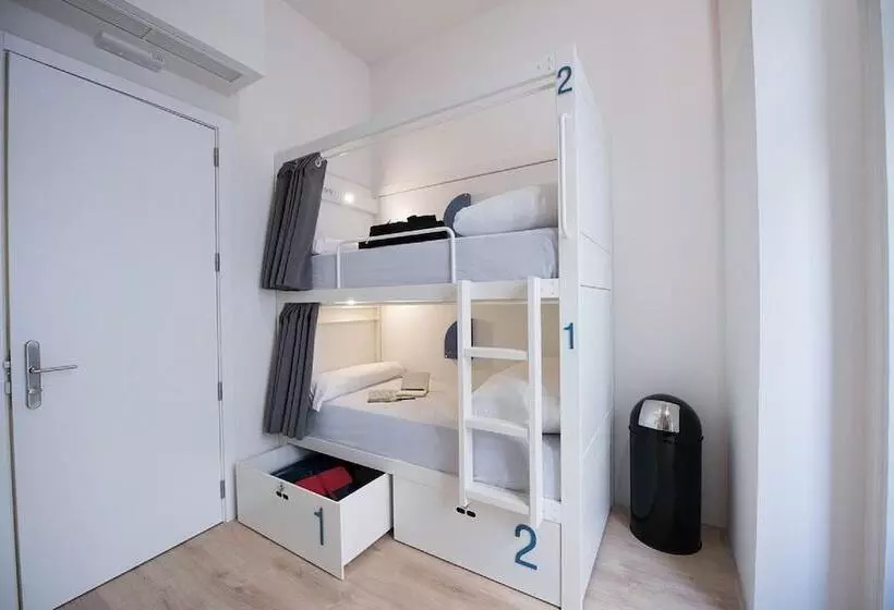 Room00 Gran Vía Hostel