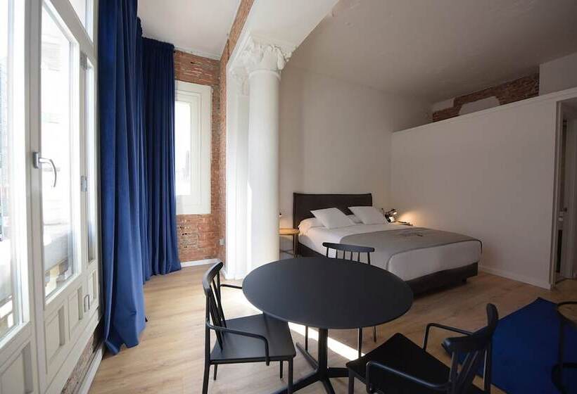 Room00 Gran Vía Hostel