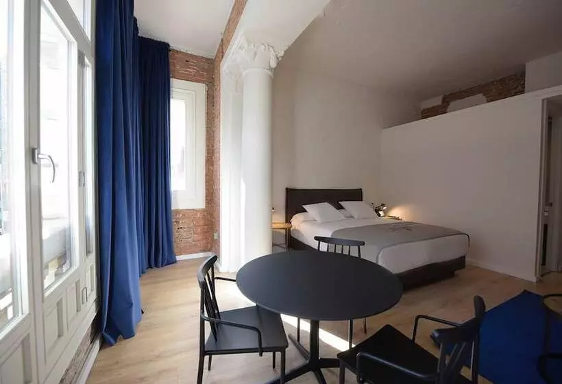 Room00 Gran Vía Hostel