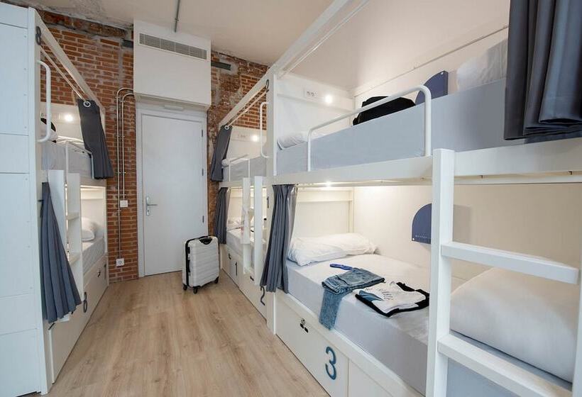 Room00 Gran Vía Hostel