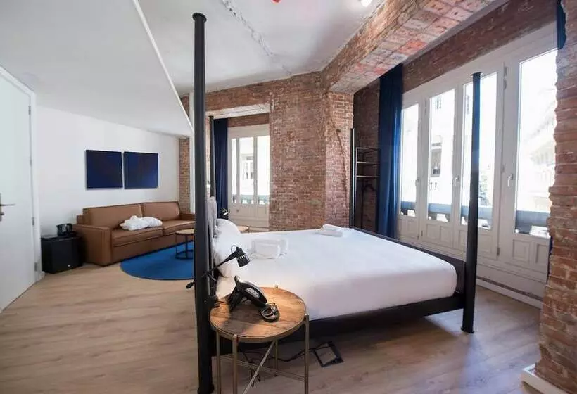 Room00 Gran Vía Hostel