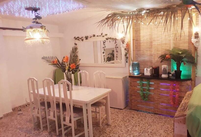 פנסיון Wonder Rooms Nerja Guest House