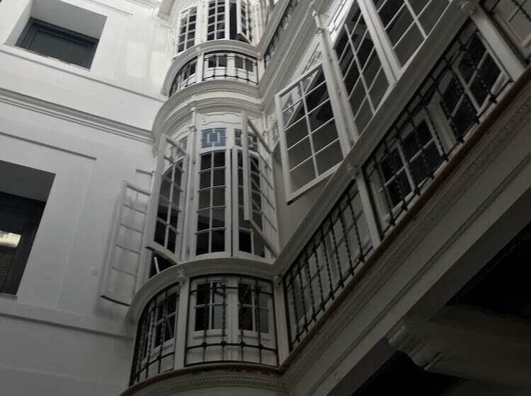 هتل Uma Suites Parada Del Marqués